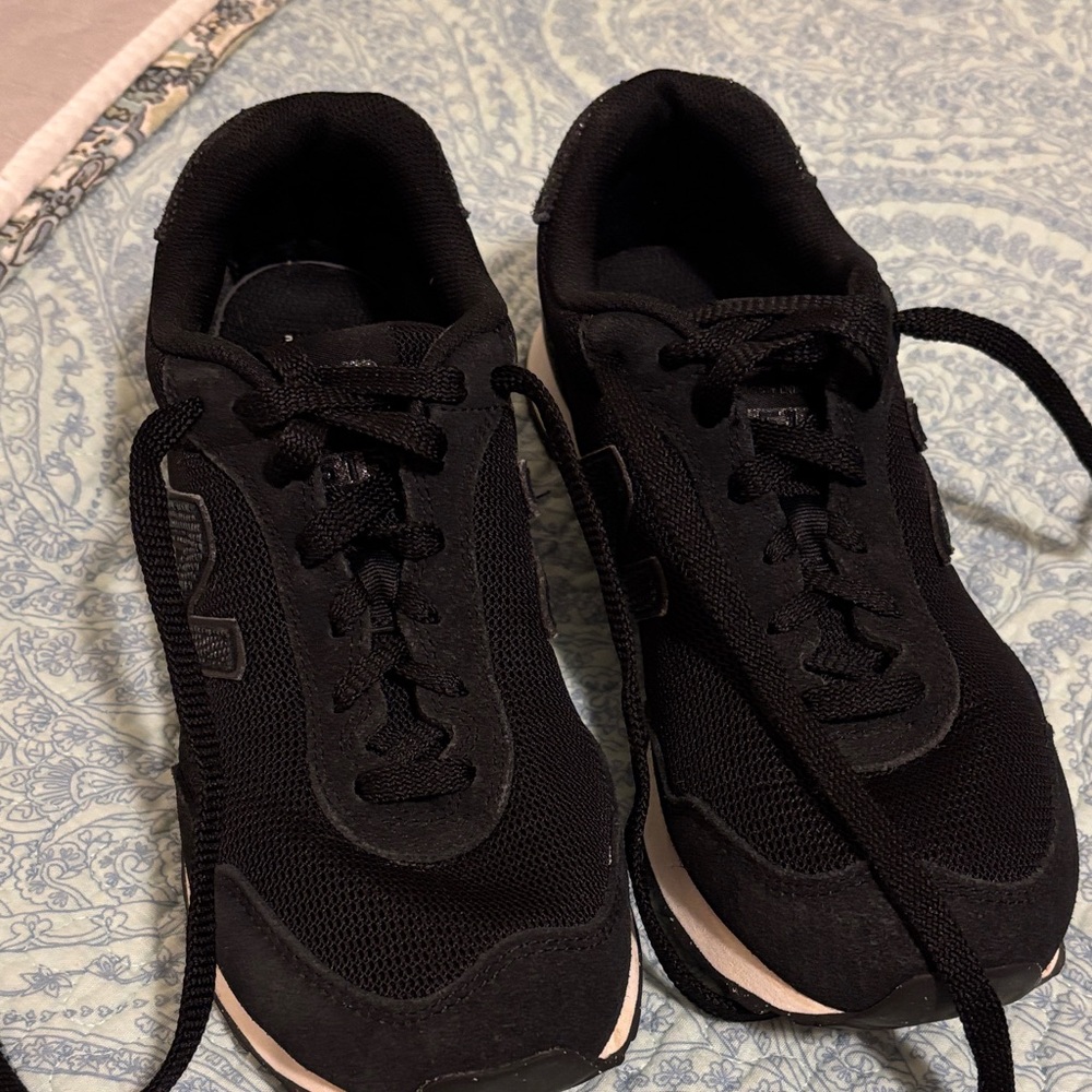 New Balance 515 black sneakers with performance cushion comfort inserts